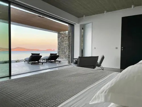 Echoes Suites Milos
