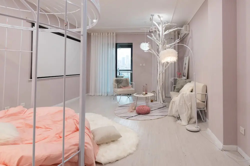 Qing Apartment Spring Heartbeat