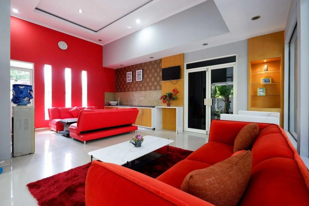 RedDoorz near Solo Square 3