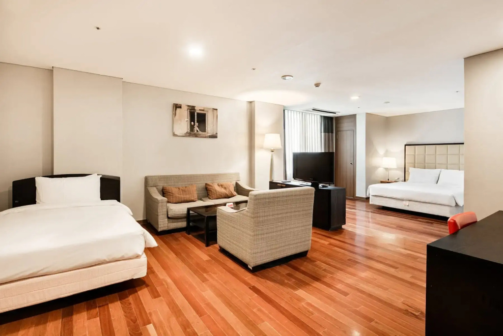 Ramada Hotel and Suites Seoul Central