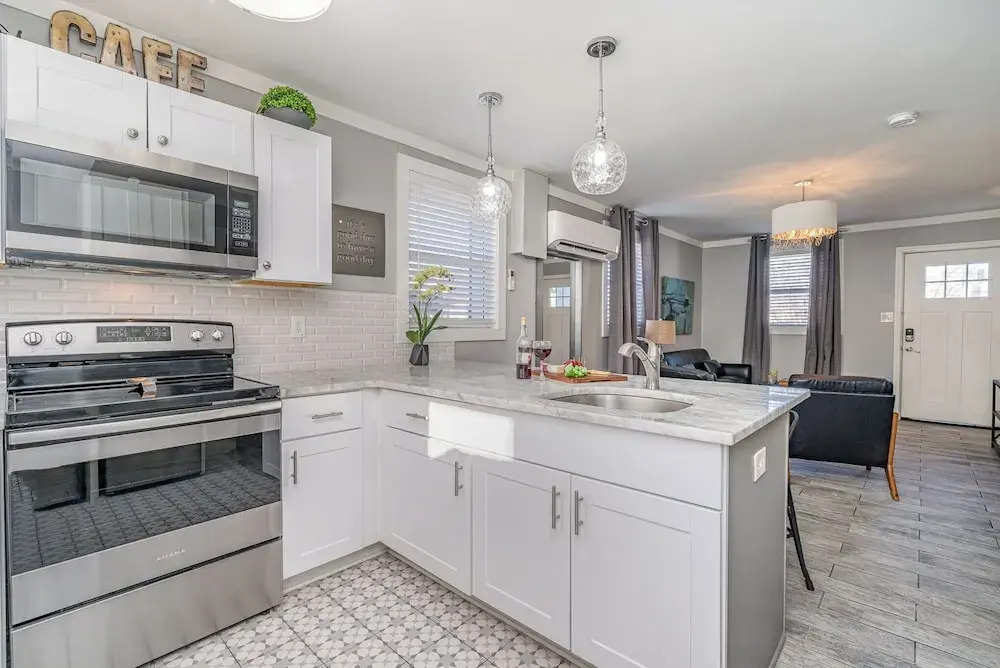 Urban Pearl-2 Bedroom & Private Patio-in Midtown
