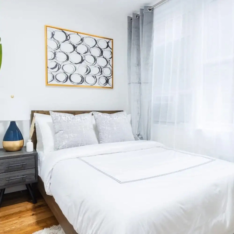 49-3b Newly Renovated 2BR W D Midtown East