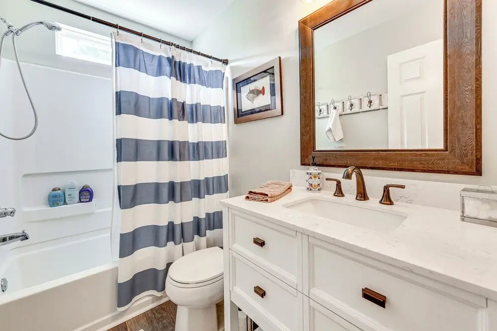 1 Mi to Old Town: Cheerful Bluffton Townhome!