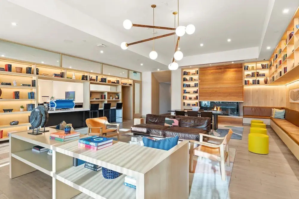 Rainey St 1BR | Heated Pool | Gym | Bar | DT ATX