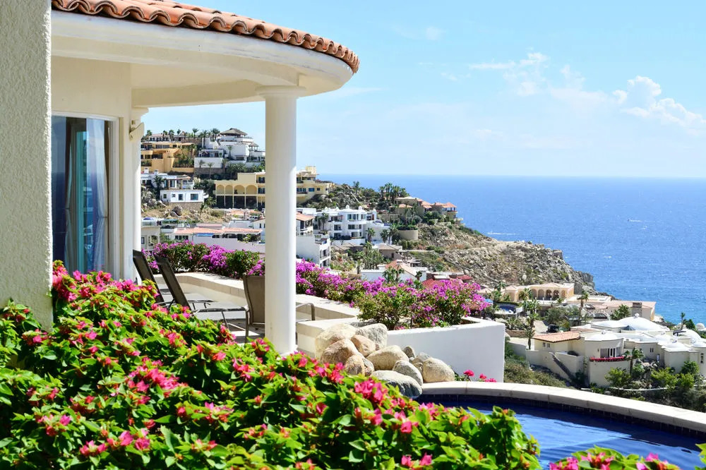 Villa Thunderbird