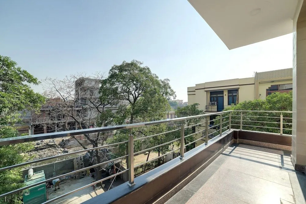 OYO 28706 The Bliss Residency