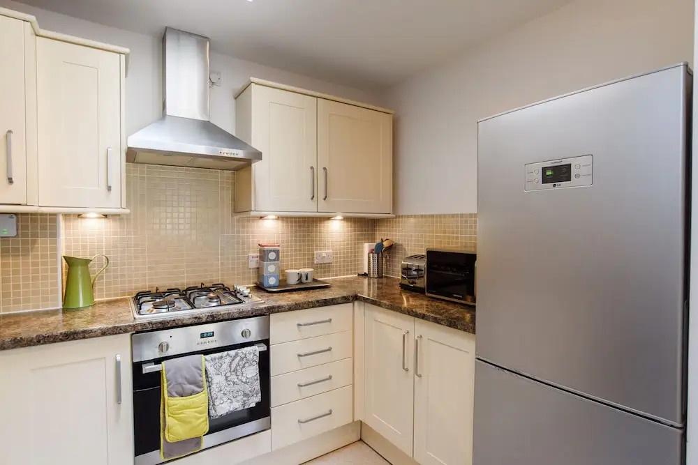 3 84a Albany Road