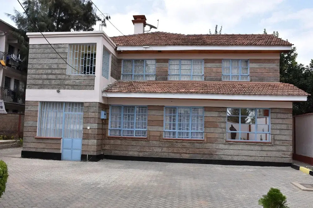 Axis guest house