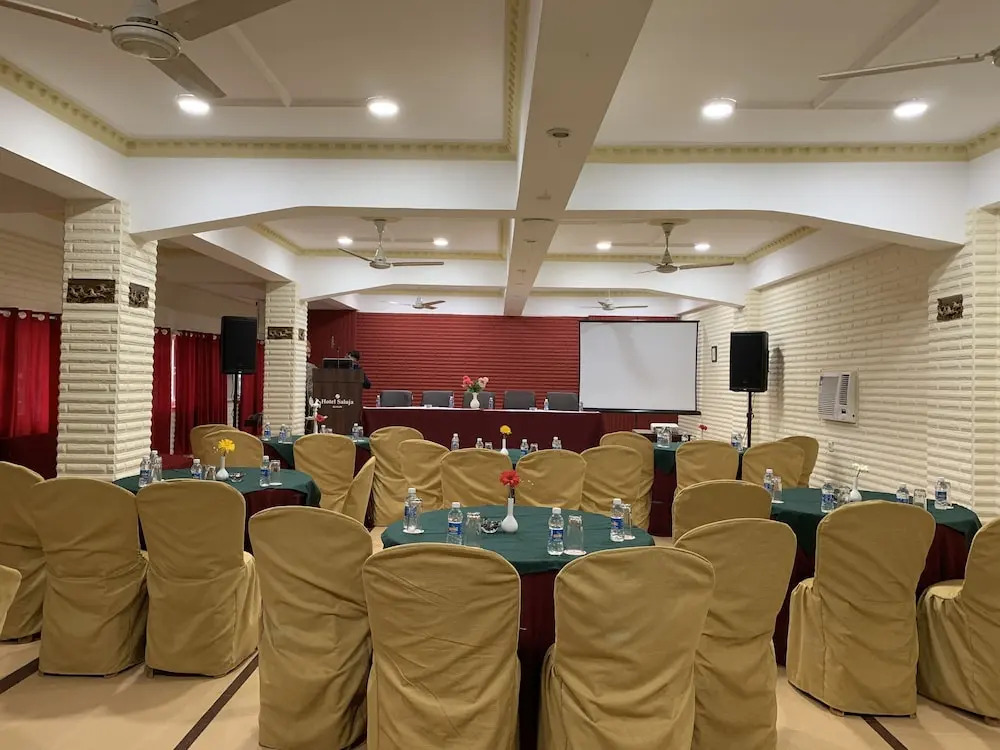 Hotel Saluja