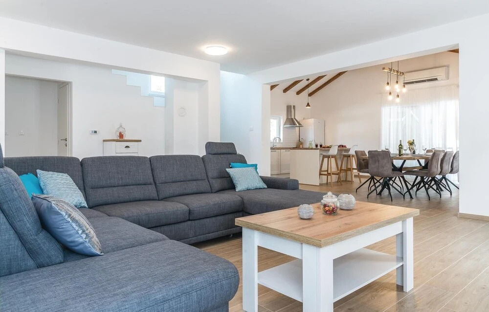 Gorgeous Home In Sibenik