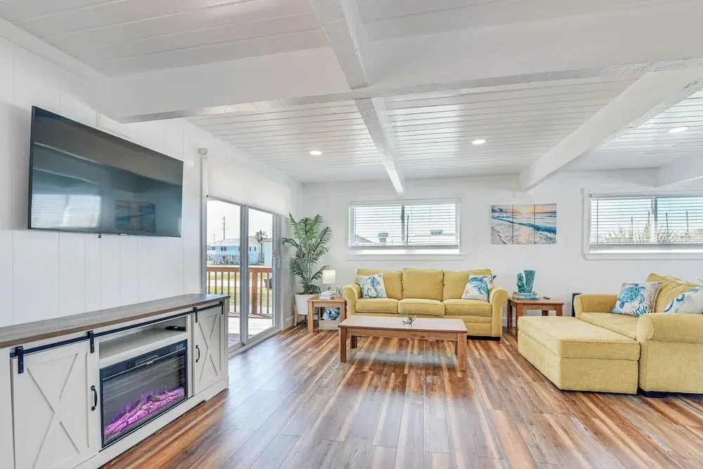 Enjoy the View, Walk to Beach! Galveston Hideaway