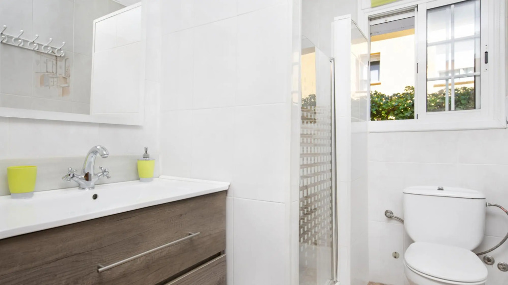 Montse in Tordera with 4 bedrooms and 2 bathrooms