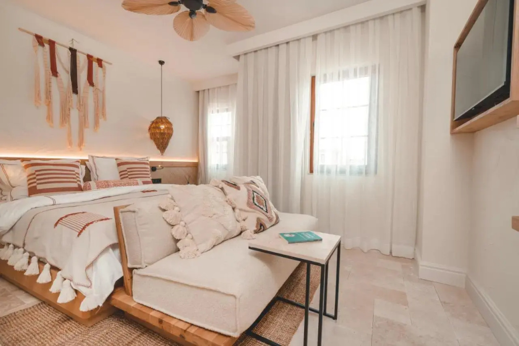 6 ROOMS By ZULA