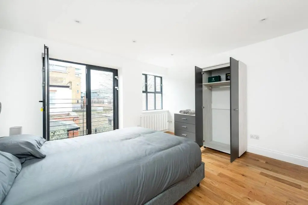 Gorgeous Modern Apartment BR2