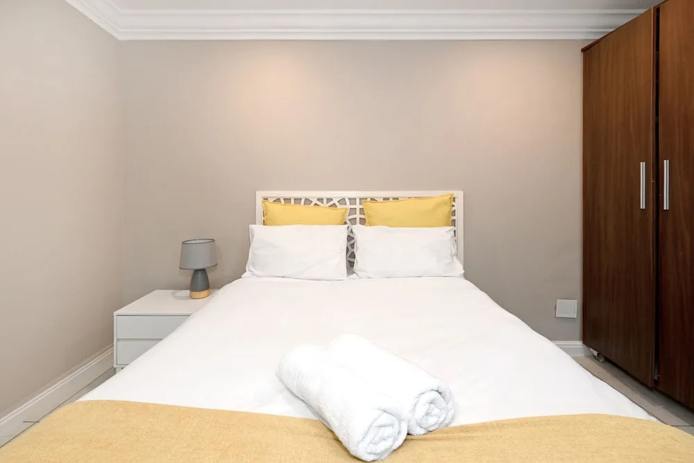 Modern En-suite Room Rooftop Terrace Central