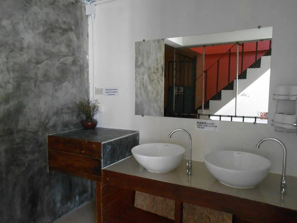 The Living Place 1 - Hostel