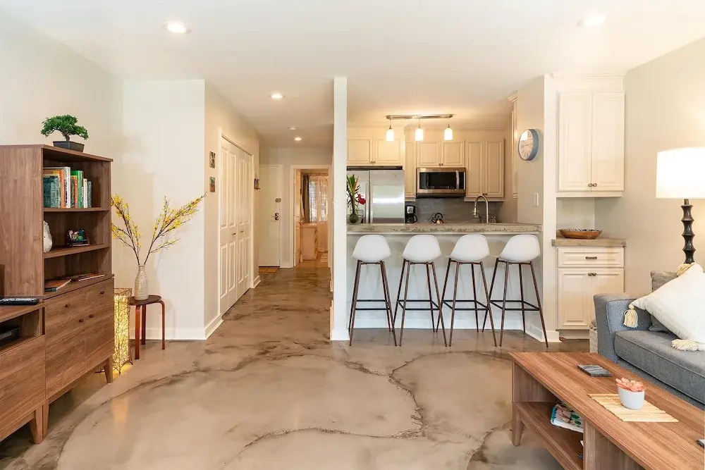 Kihei Garden Estates B-103 - Modern Design, Bright & Clean, Concrete Floors, AC!
