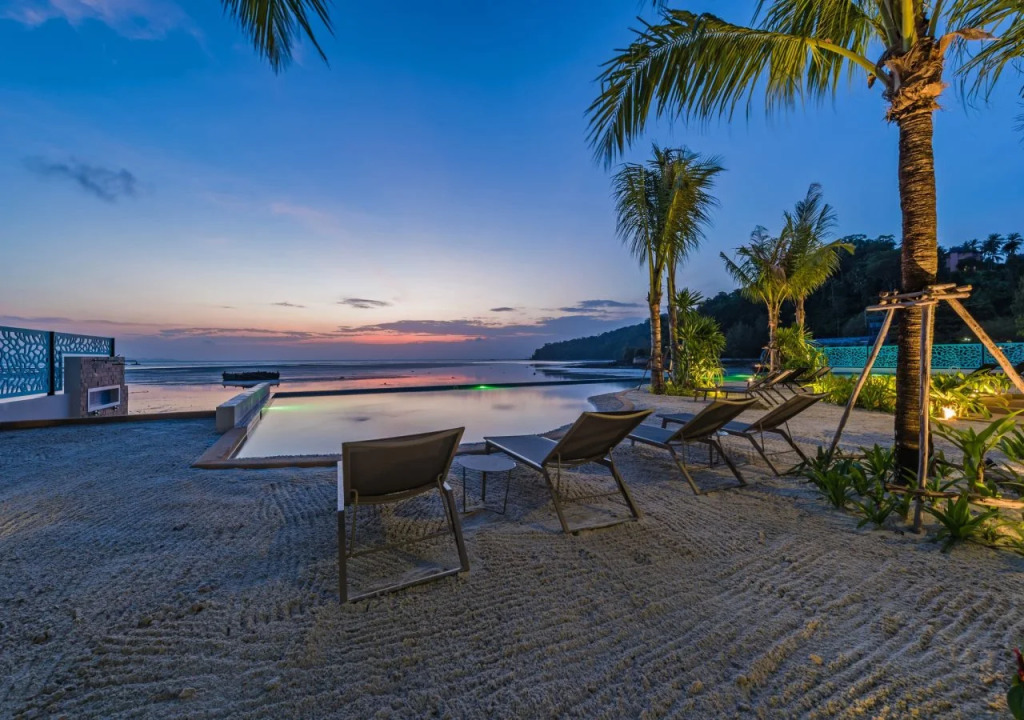 Hotel Tide Phuket Beachfront