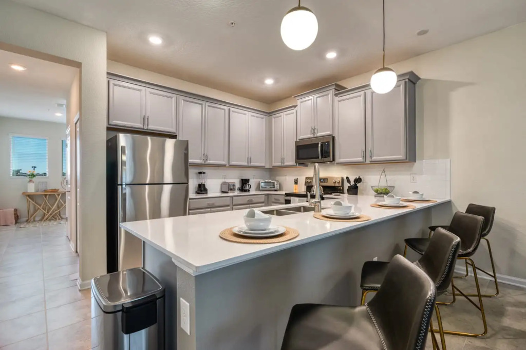 Chic and spacious Condo near Disney