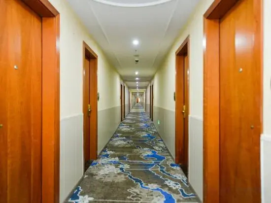 Yihao Hotel (Shanghai Huinan subway station store)