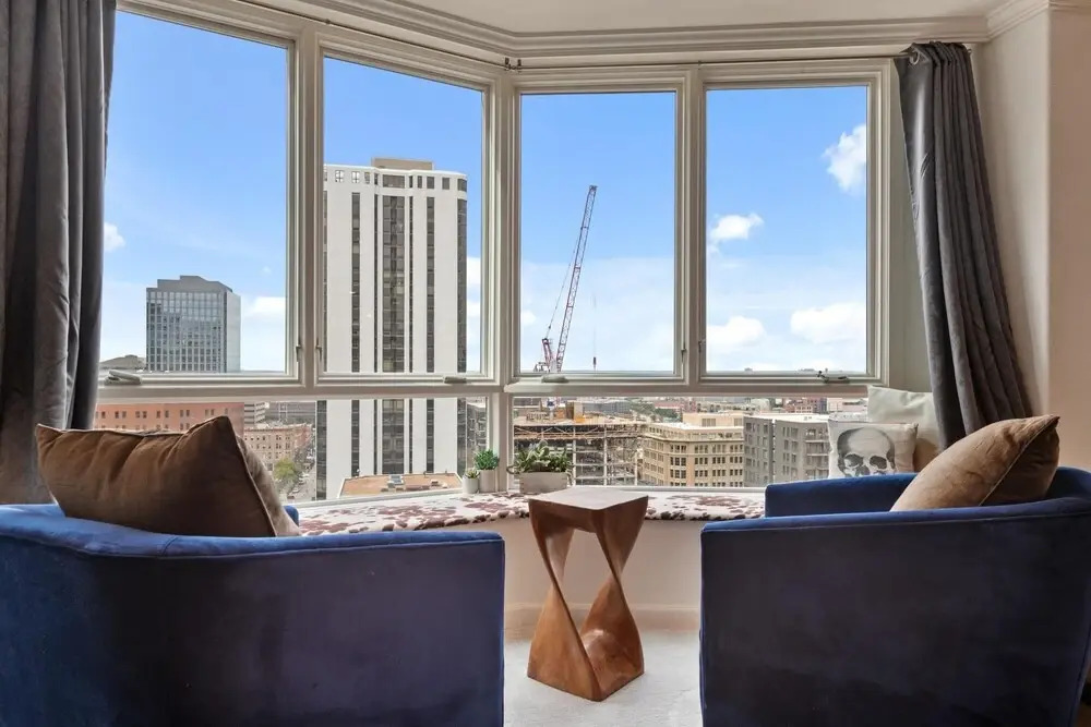Beautiful City Views in the Center of Everything!
