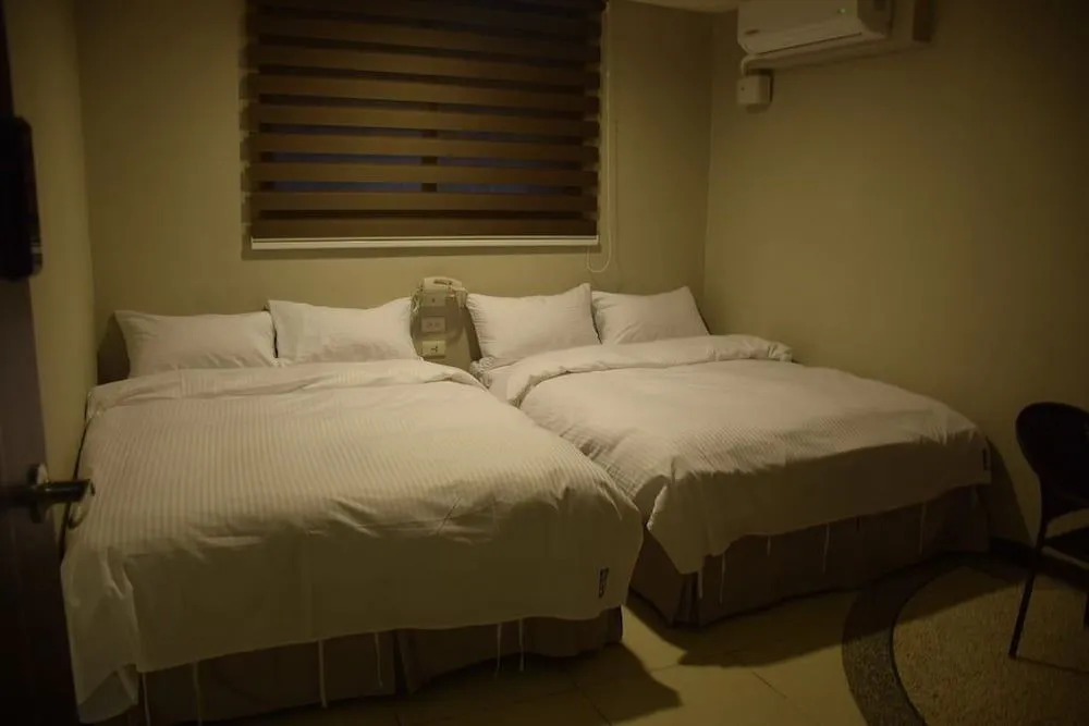 House One One Hot Spring