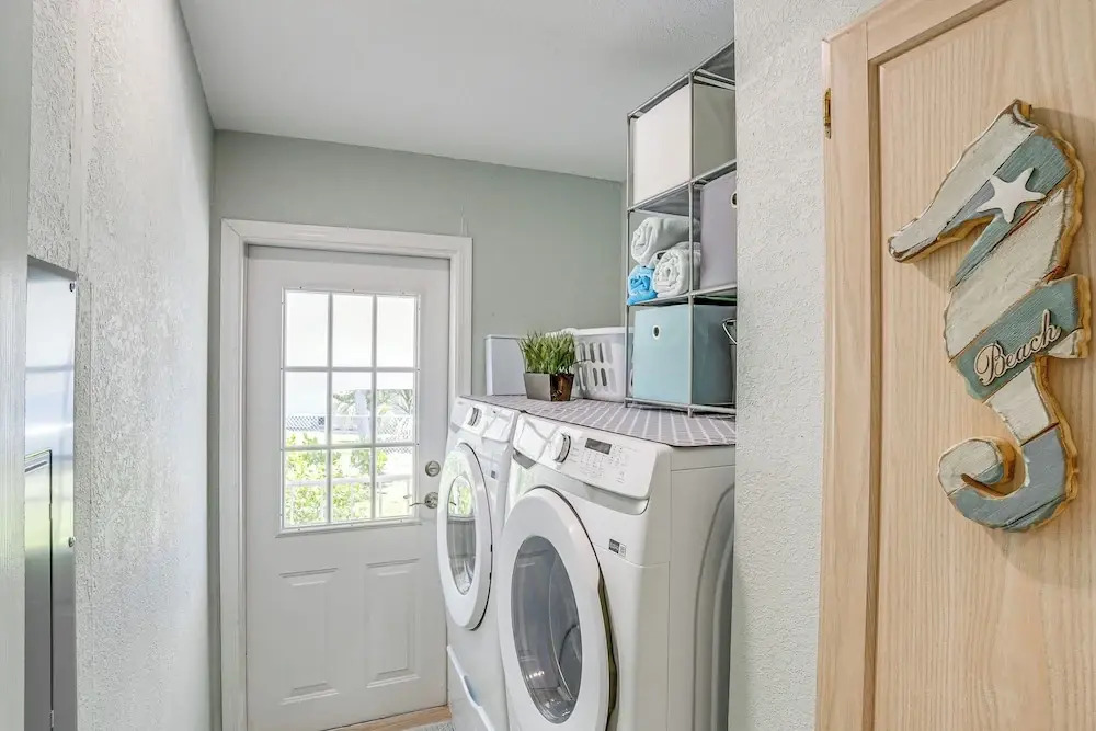 Tee Off & Soak Up Sun! Airy Englewood Gem w/ Yard