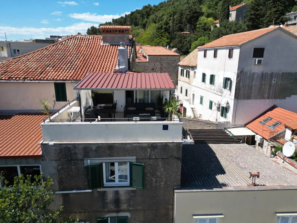 Prime Location Penthouse apt with a large terrace