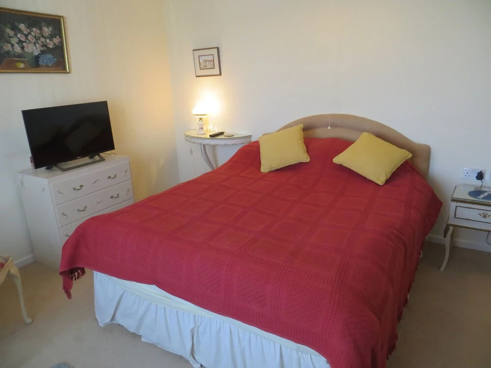 Westmead. Chalet Bungalow