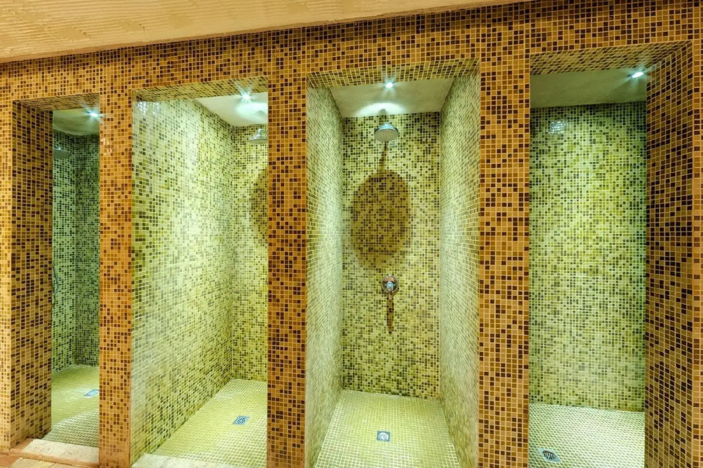 Grand Royale Apartment Complex & Spa