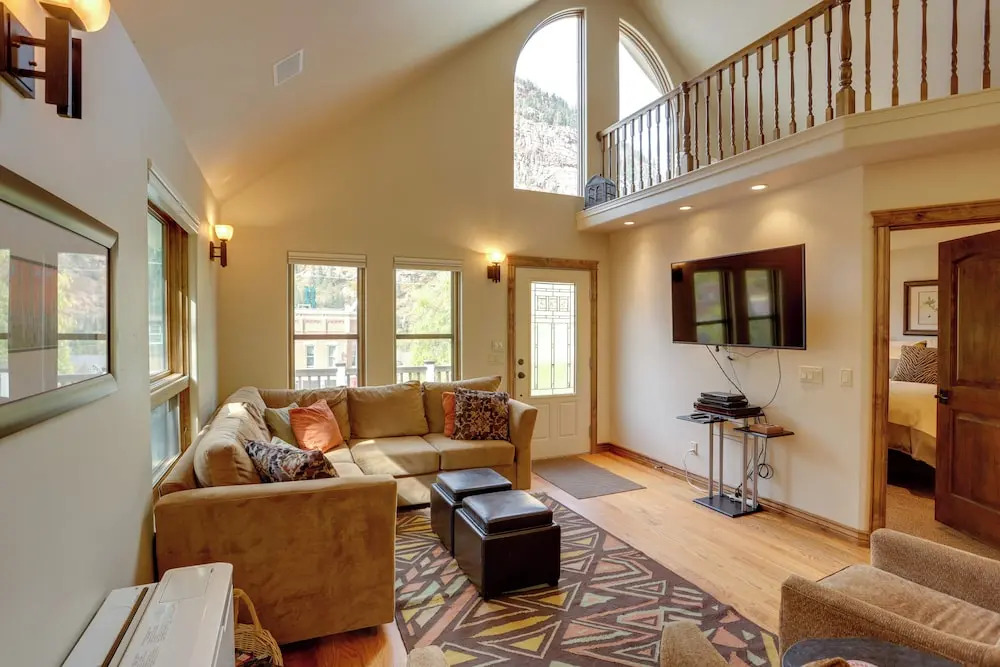 On Main Street: Ouray Getaway w/ Mountain Views!