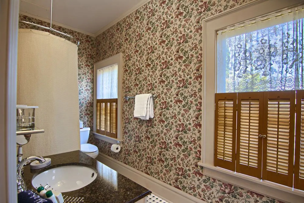 North Lodge on Oakland Bed and Breakfast