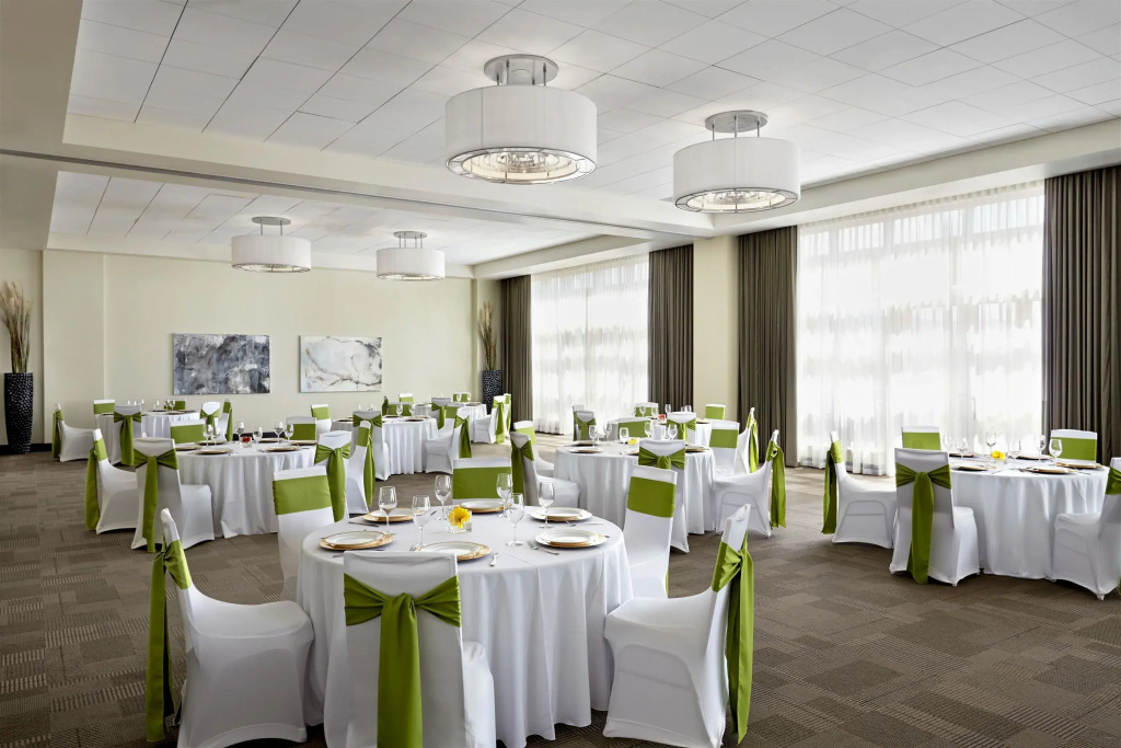 Four Points by Sheraton Kelowna Airport