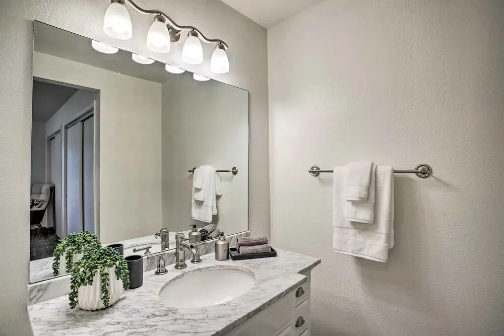 Stunning Condo By Trails, Nat'l Monument!