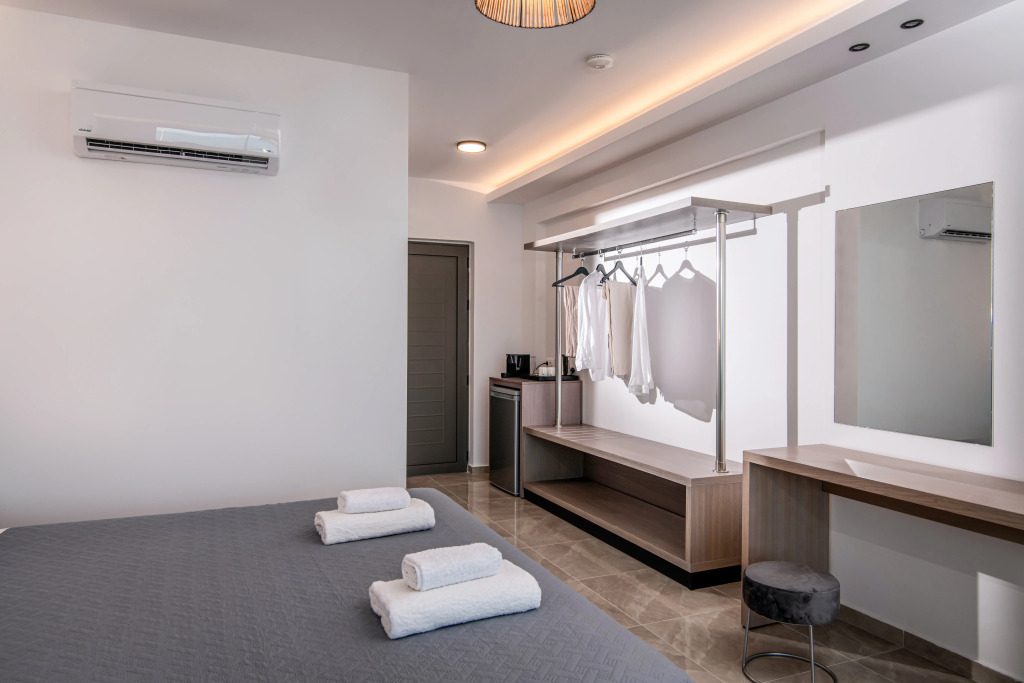 Ebenus Suites by Checkin