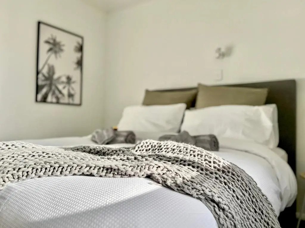 Central Villa, Close to everything! By KOSH BNB