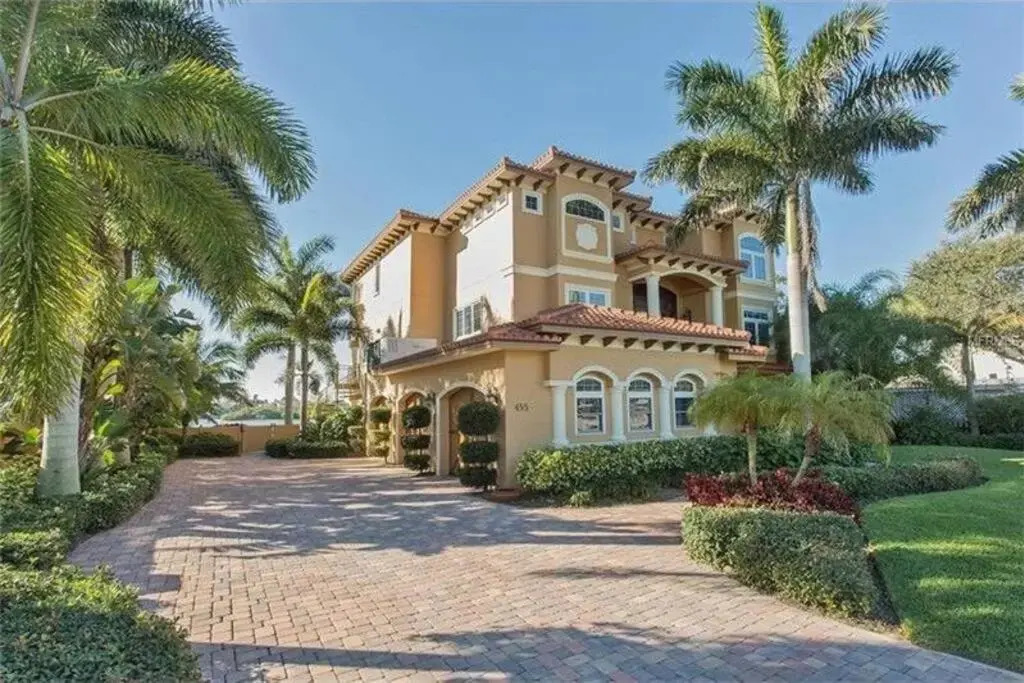Large Mediterranean Oasis - Water Views & Pool