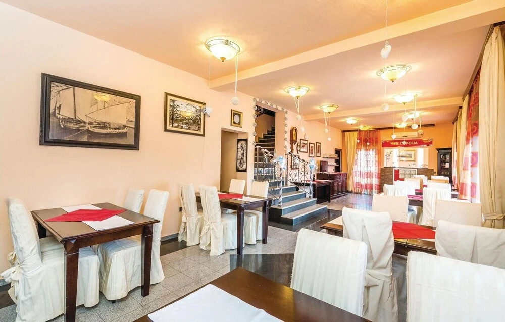 Gorgeous Home In Metajna