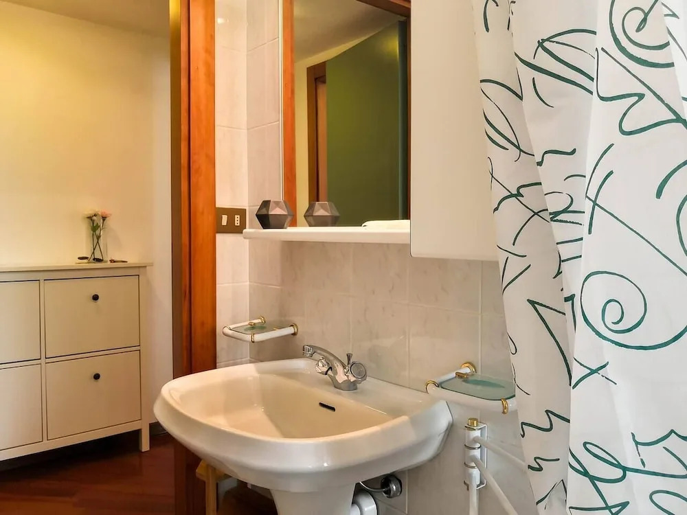 JOIVY Wooden Guerrini Apartment