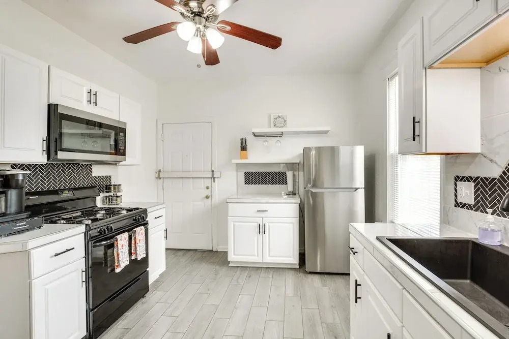 Luxurious 2BR Kansas City Condo Near Downtown
