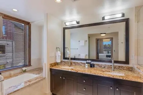 Edgemont 2707 - Luxury Ski-in Ski-out Condo