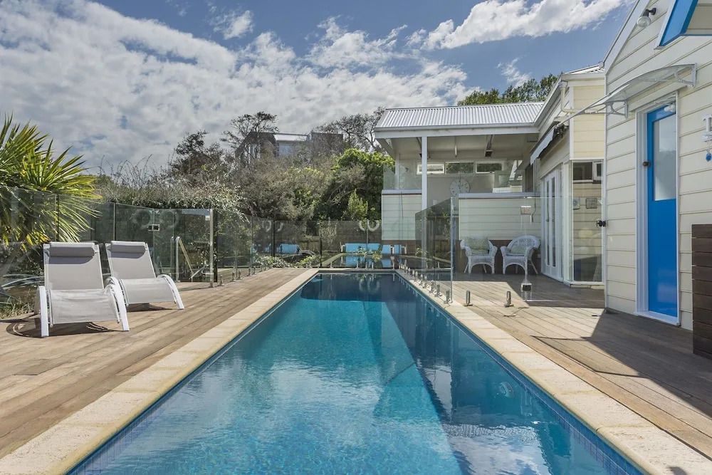 Nautilus - sparkling pool and walk to Sorrento