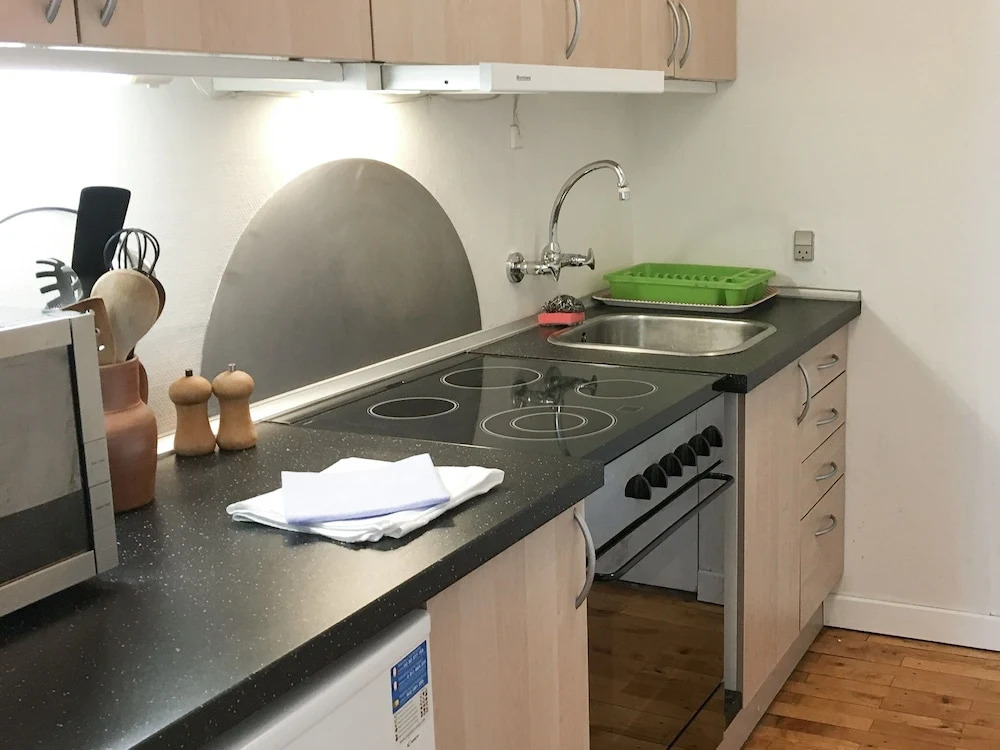 Apartment close to Metro 140-1
