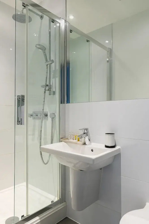 Huge Garden 3-bedroom Modern Apartments in Camden