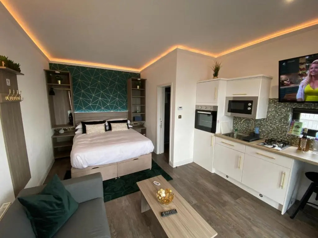 Arranview Lochside Pods & Lodges all with private Hot-tubs