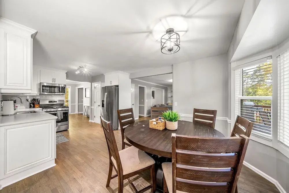 Beautiful Large Newly Renovated 5 Bedroom House