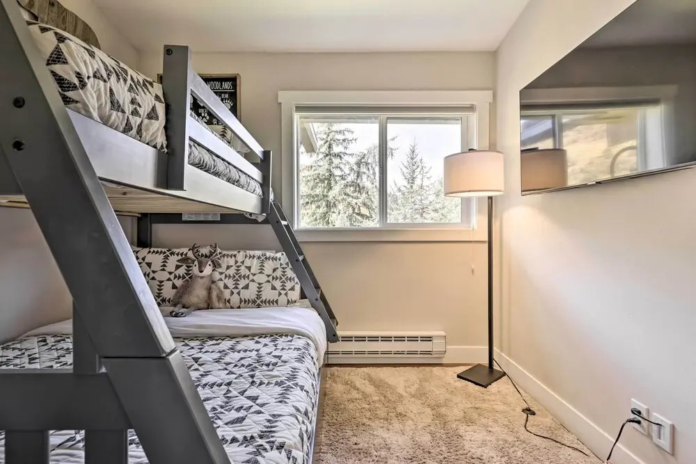 Chic Condo: Steps to Beaver Creek Ski Slopes!