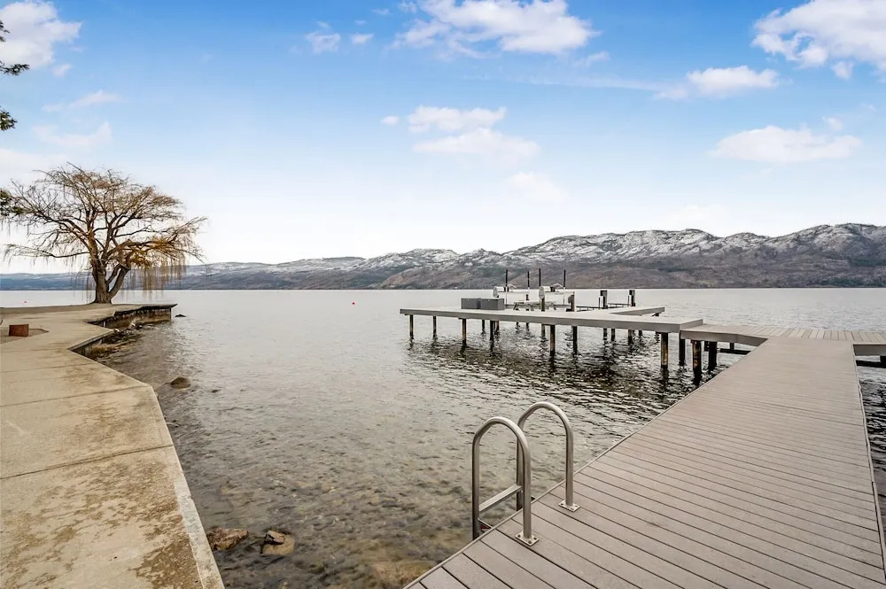 Perfect Getaway Cabin in the Okanagan 6