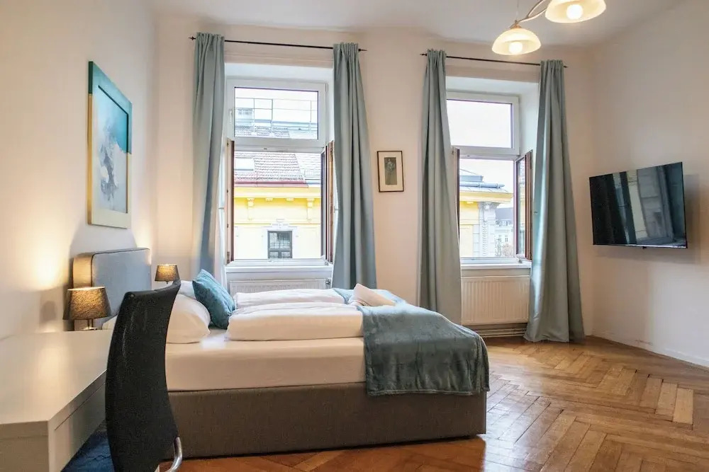 Ideal Group Stay 2 Apartments With WiFi