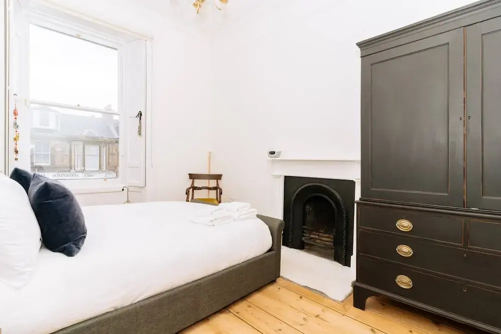 Bright and Cosy 2 Bedroom Flat in Trendy Leith